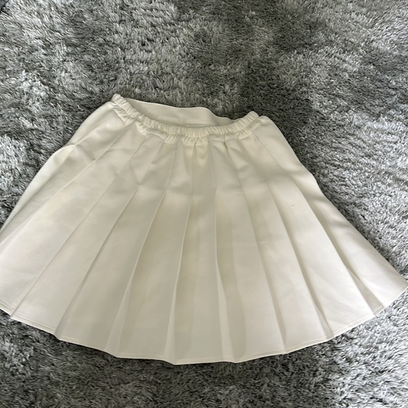 White pleated tennis skirt - Picture 2 of 4